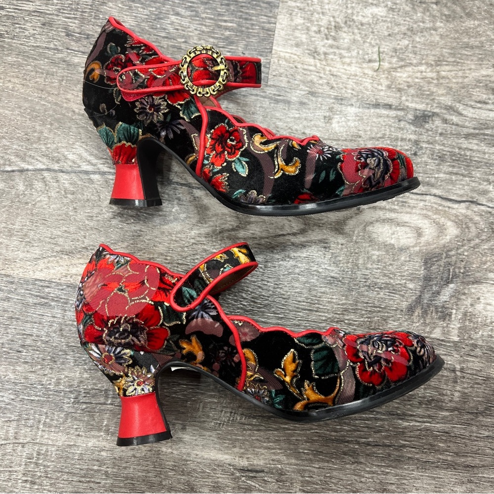 L-artiste Spring Step Velvet Red Floral Mary Jane Heels with Ankle Strap - Picture 3 of 7